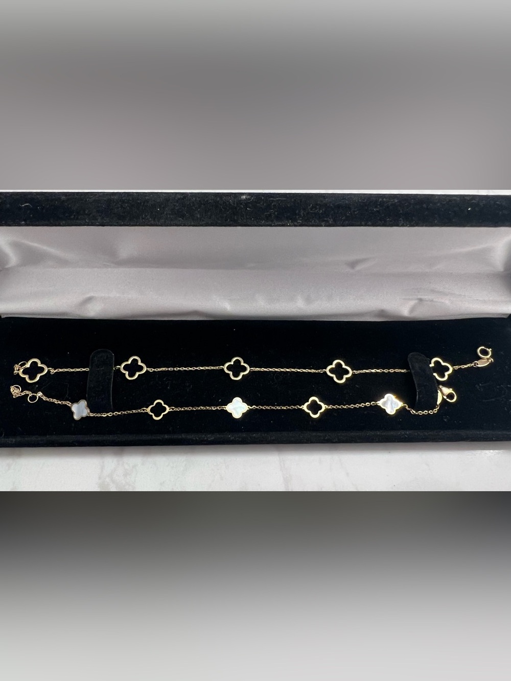 Gold Clover Station Bracelet set in 10K solid Gold and Mother of Pearl accent